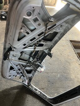 Kufrové dvere BMW E91 pred fl - 3