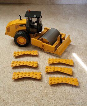 Bruder vibracny valec Caterpillar - 3