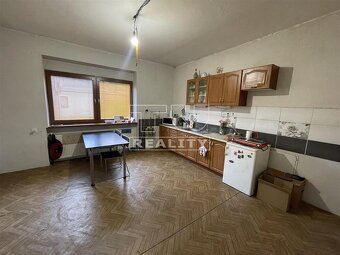 5-izbový rodinný dom po čiastočnej rekonštrukcii s... - 3