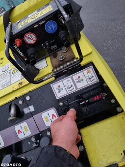 Nožičkový valec Ammann Rammax 1585 s nosnosťou 1,6 tony ovlá - 3