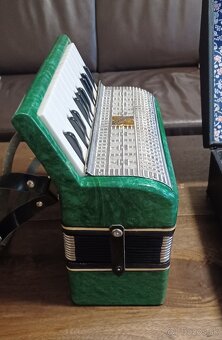 Starý akordeón, harmonika top stav. - 3