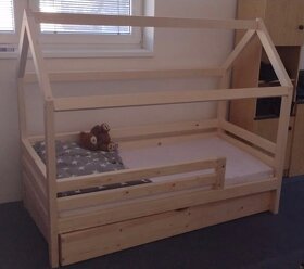 Domčeková drevená posteľ - 3
