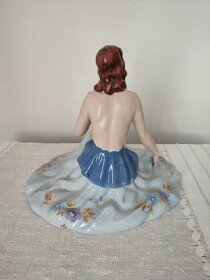 Royal dux žena so sukňou porcelánová soška - 3