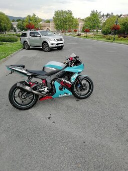Yamaha R6 - 3
