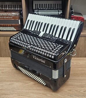 96 basovy akordeon VICCTORINI - 3