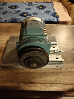 Elektromotor 1,5kw 380V 1420ot.s remenicovu. - 3