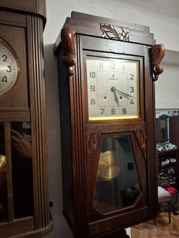 Predám funkčné polbicie starožitné nástenné hodiny VEDETTE F - 3