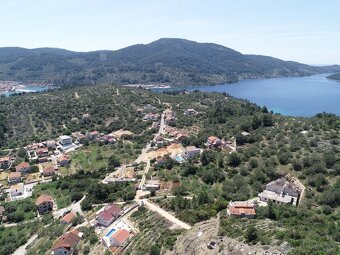 Stavebný pozemok 475 m² vo Vela Luke – Pokojná lokalita blíz - 3