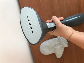 Elektrolux Refine 600 (E6HS1‑2EG) – ručný naparovač odevov - 3