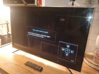 Predám Smart tv Samsung UE32F4500AW - 3