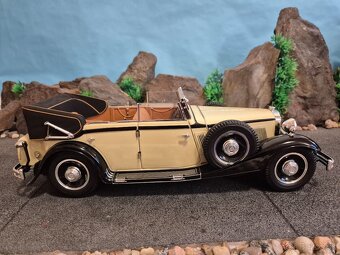Prodám model 1:18 Maybach Zepellin DS8 - 3