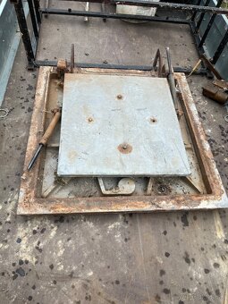 Liatinovy poklop - 3