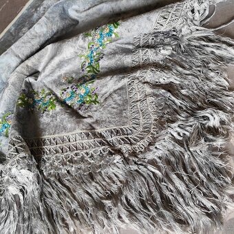 Stará šatka k piešťanskemu kroju - 3