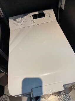 Práčka s horným plnením Electrolux - 3