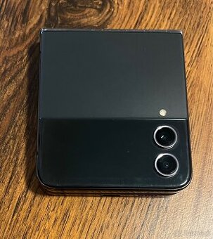 Samsung ZFlip 4 - 3