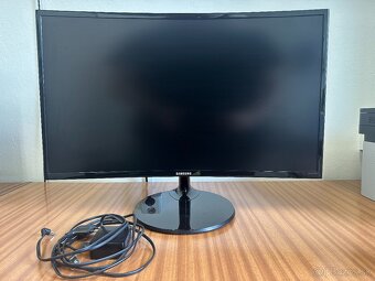 Zahnutý monitor Samsung 27" C27F390FHR - 3