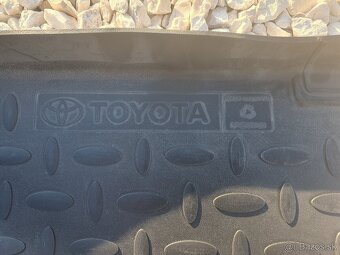 Predam originalnu podlozku TOYOTA PRIUS - 3