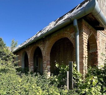 Na predaj 35 árový pozemok s vidieckym domom Mlyňany - 3