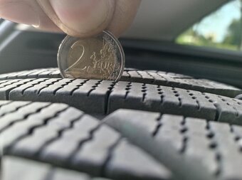 Pneumatiky a elektróny / Gumy a elektróny - 3