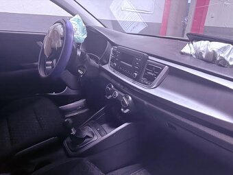 Kia Rio 1.3i, SK ŠPZ, havarované - 3