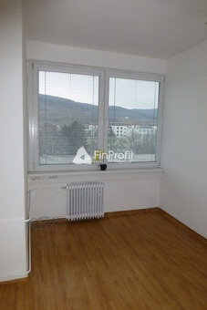 Kancelária s parkovacím miestom zdarma na prenájom - 15,6 m2 - 3