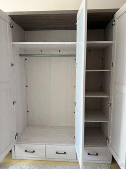 Šatníková skriňa - 3