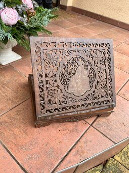 Drevený stojan na knihy - 3