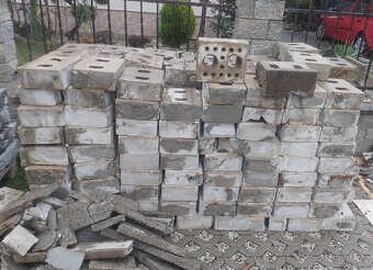 Darujem tehly (dierované) za odvoz - 3