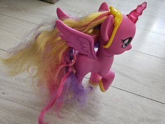My Little Pony - Princezná Cadance
- 3