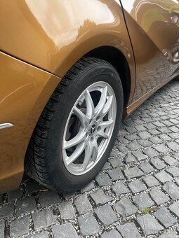 Mercedes B - 3