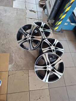 Predám 4 disky au pre Renault kompletne - 3