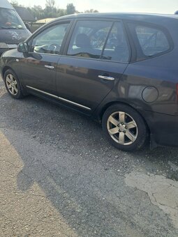 Kia Carens - 3