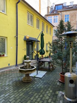 NA PREDAJ: Administratívna budova v centre Bratislavy - 3