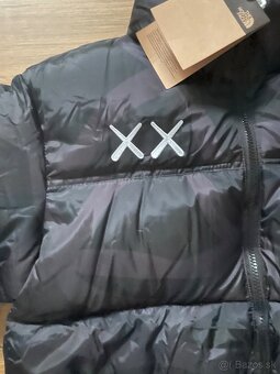 The North Face X Kaws - 3
