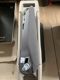 Loketní opěrka látková VW T7 Multivan - 3