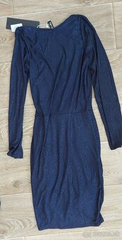 Trblietavé tmavomodré šaty - 3