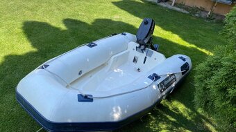 Predám závesný lodný motor Yamaha 2 HP plus gumový Cln s lam - 3