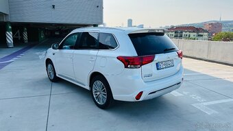 Mitsubishi Outlander PHEV - 3
