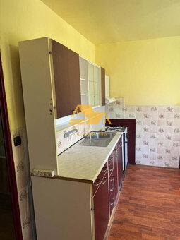 Predám 2 izbový byt s balkónom pri centre v Nových Zámkoch - 3