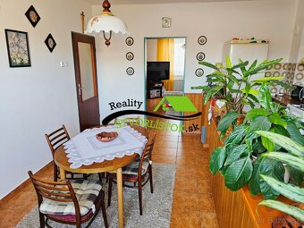 Na predaj: Priestranný rodinný dom v obci Jablonica, okres S - 3