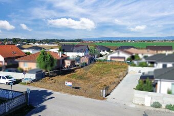 PREDAJ : stavebný pozemok 883 m2, Hrubý Šúr. - 3