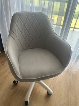 Kancelarska stolicka siva, 4 mesacna, povodne 90€ - 3