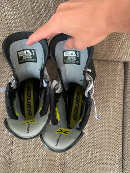 Predám korčule bauer vapor hyperlite 2 - 3