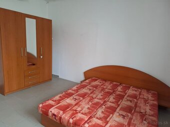 Prenajmem 1Izbovy veľký byt. - 3