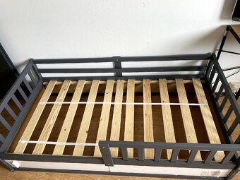 Detská posteľ 80x160 AGAPI s matracom a dvierkami - grafit - 3