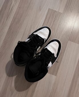 Nike Air Jordan 1 MID - 3