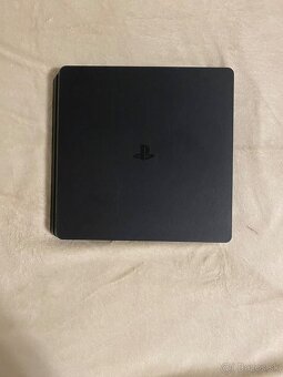 Playstation 4 slim - 3