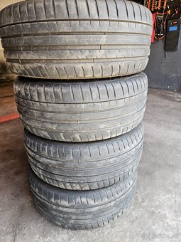 225/40 R18 - 3