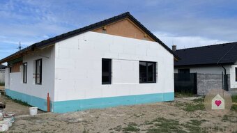 Krásny 4 izbový RD bungalov 92,26 m2 na pozemku 531 m2, Sene - 3