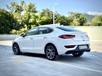 Hyundai i30 fastback 1.5 T-GDI MHEV STYLE - 3
